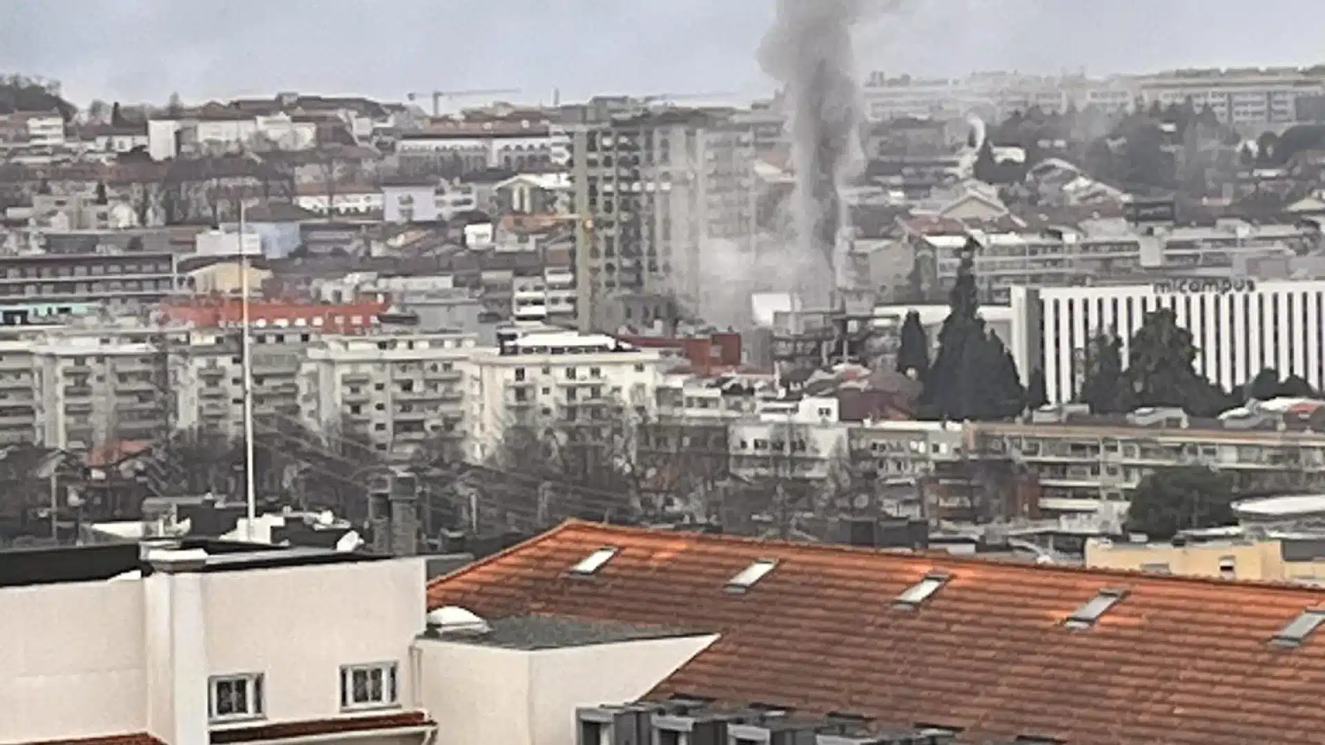 Incendie endommage l'usine destinée à devenir une résidence universitaire à Braga.
