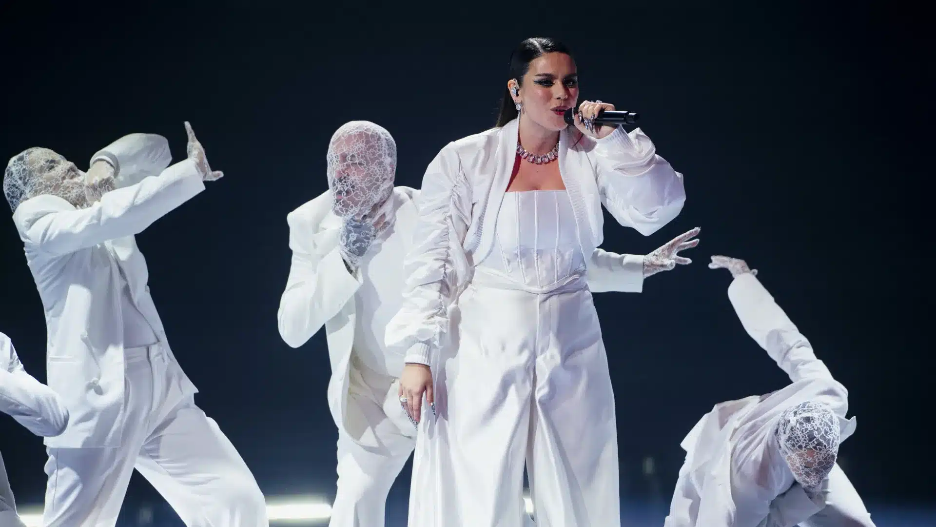 Iolanda sort son premier album et se produit au Colisée de Lisbonne en 2026.