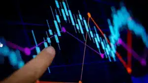 La Bourse de Lisbonne suit l'Europe et clôture en hausse avec BCP progressant de 2,08%.