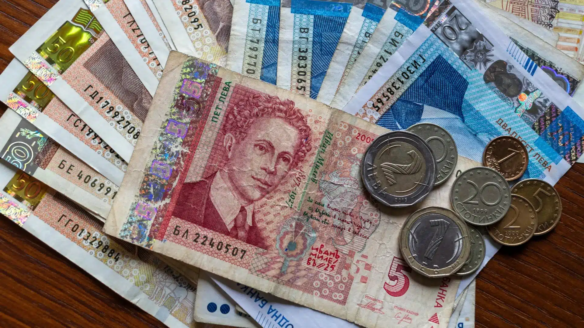 La Bulgarie entre dans l'euro : la BdP échange les billets de lev gratuitement jusqu'en mars.