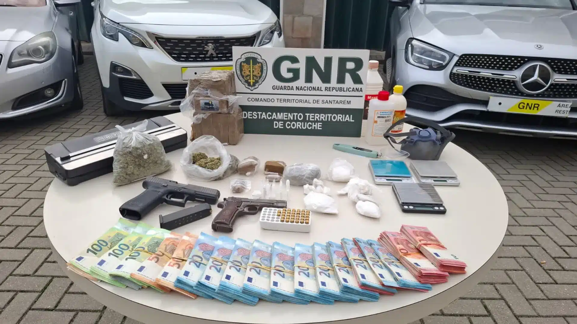 La GNR démantèle un réseau de trafic de drogue et arrête sept personnes