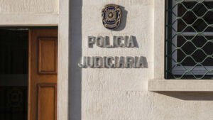 La PJ aide à démanteler un réseau qui approvisionnait l'Europe en cocaïne. 8 personnes ont été arrêtées.