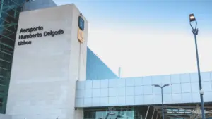 La PSP arrête 2 personnes à l'aéroport de Lisbonne pour des soupçons de trafic de personnes.