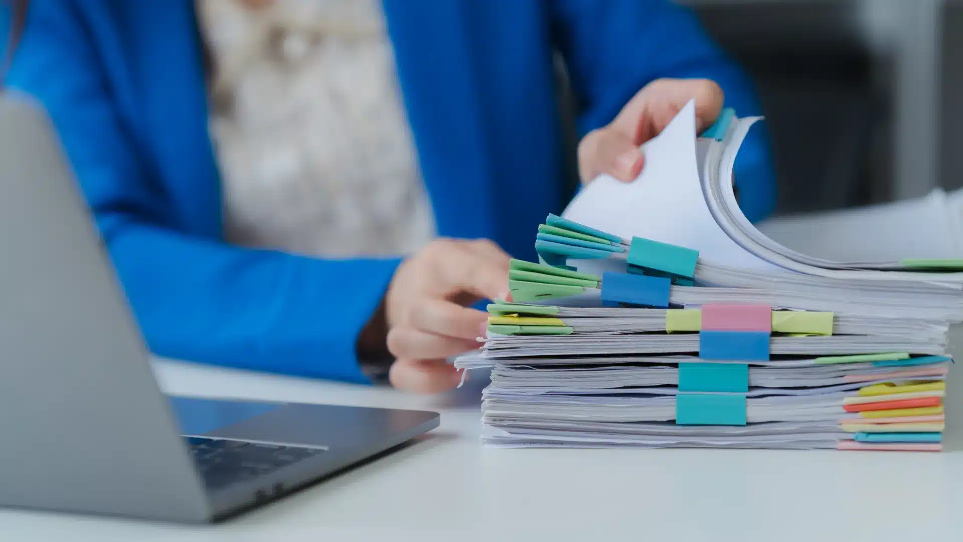 La réduction du délai sert à freiner les abus dans les subventions, défend le gouvernement.