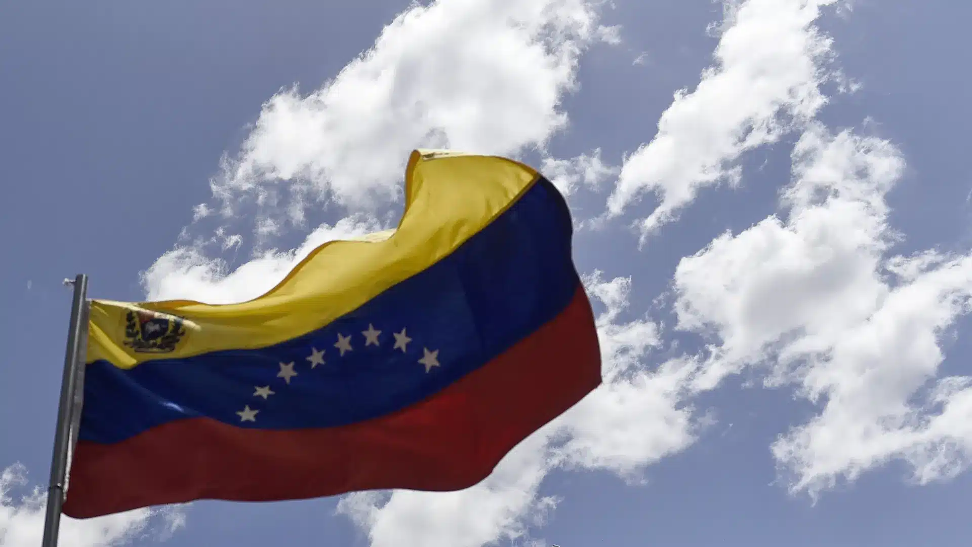 L'ambassadeur rappelle que le Portugal suit la communauté au Venezuela.