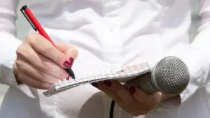 L'association des journalistes affirme que la précarité n'est pas la productivité.