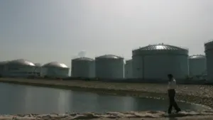 Le cours du Brent pour livraison en janvier augmente de 0,44 % à 62,21 dollars.