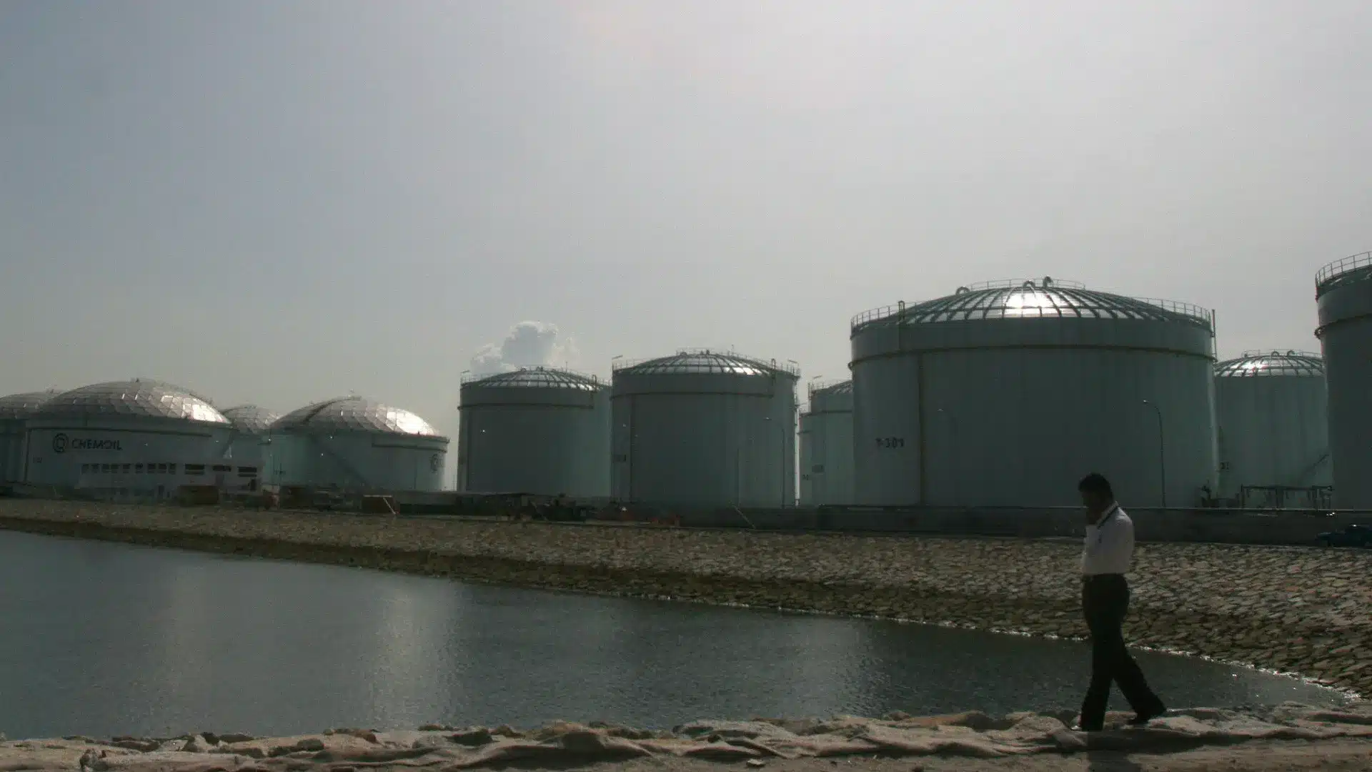 Le cours du Brent pour livraison en janvier augmente de 0,44 % à 62,21 dollars.