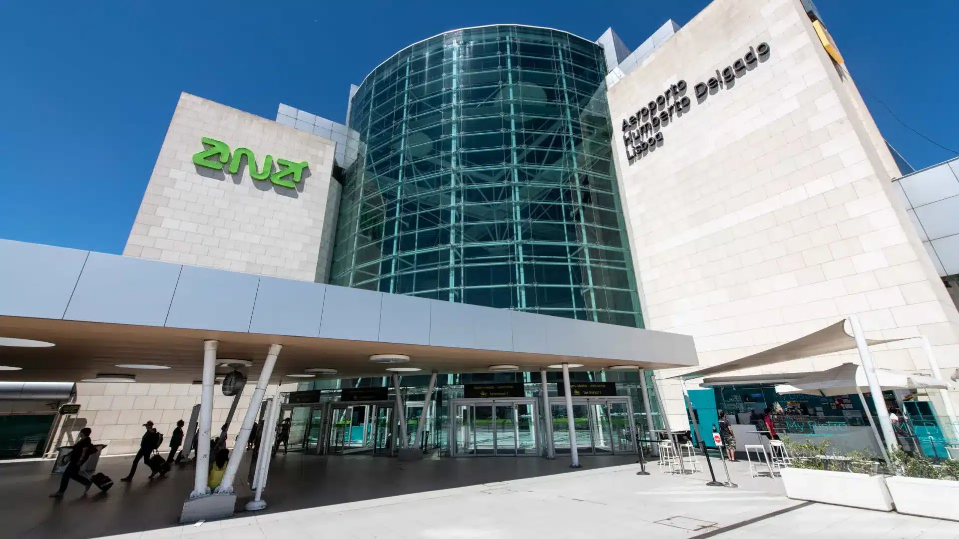 Le gouvernement dit que les files d'attente et le temps d'attente à l'aéroport de Lisbonne ont diminué.