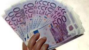 Le gouvernement paie 2,5 milliards à l'UE et réduit la dette à 19,8 milliards.