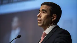 Le gouvernement prévoit une formation sur l'intelligence artificielle pour les journalistes.