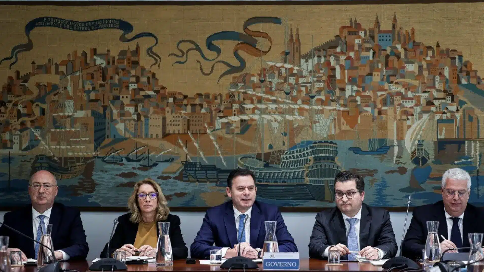 Le gouvernement reporte la remise du rapport de formation aux partenaires sociaux.