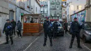 Le manque de lieux pour les étrangers illégaux est le "principal défi" de la nouvelle loi.