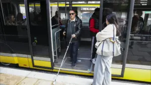Le 'Metrobus' de Coimbra est inclusif et sûr pour les personnes aveugles.