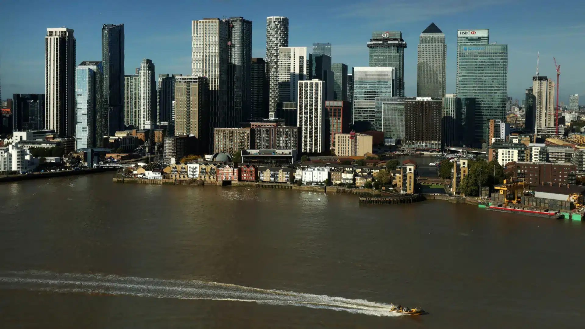 Le PIB du Royaume-Uni a de nouveau chuté de 0,1 % en chaîne en octobre.