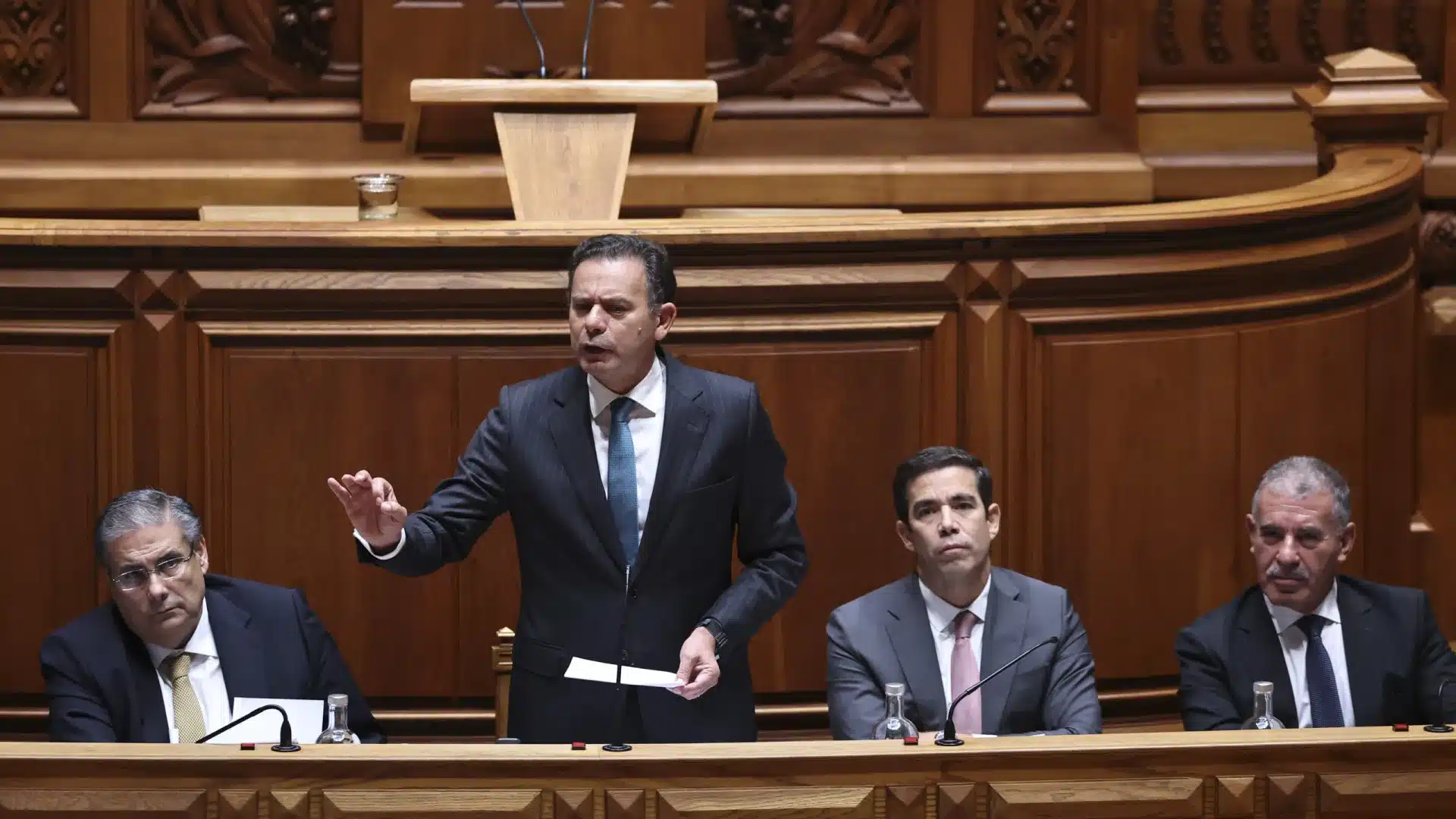 Le Premier ministre retourne au parlement pour le débat bihebdomadaire.