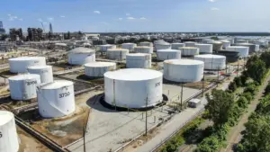 Le prix du Brent pour livraison en février baisse à 61,94 dollars.