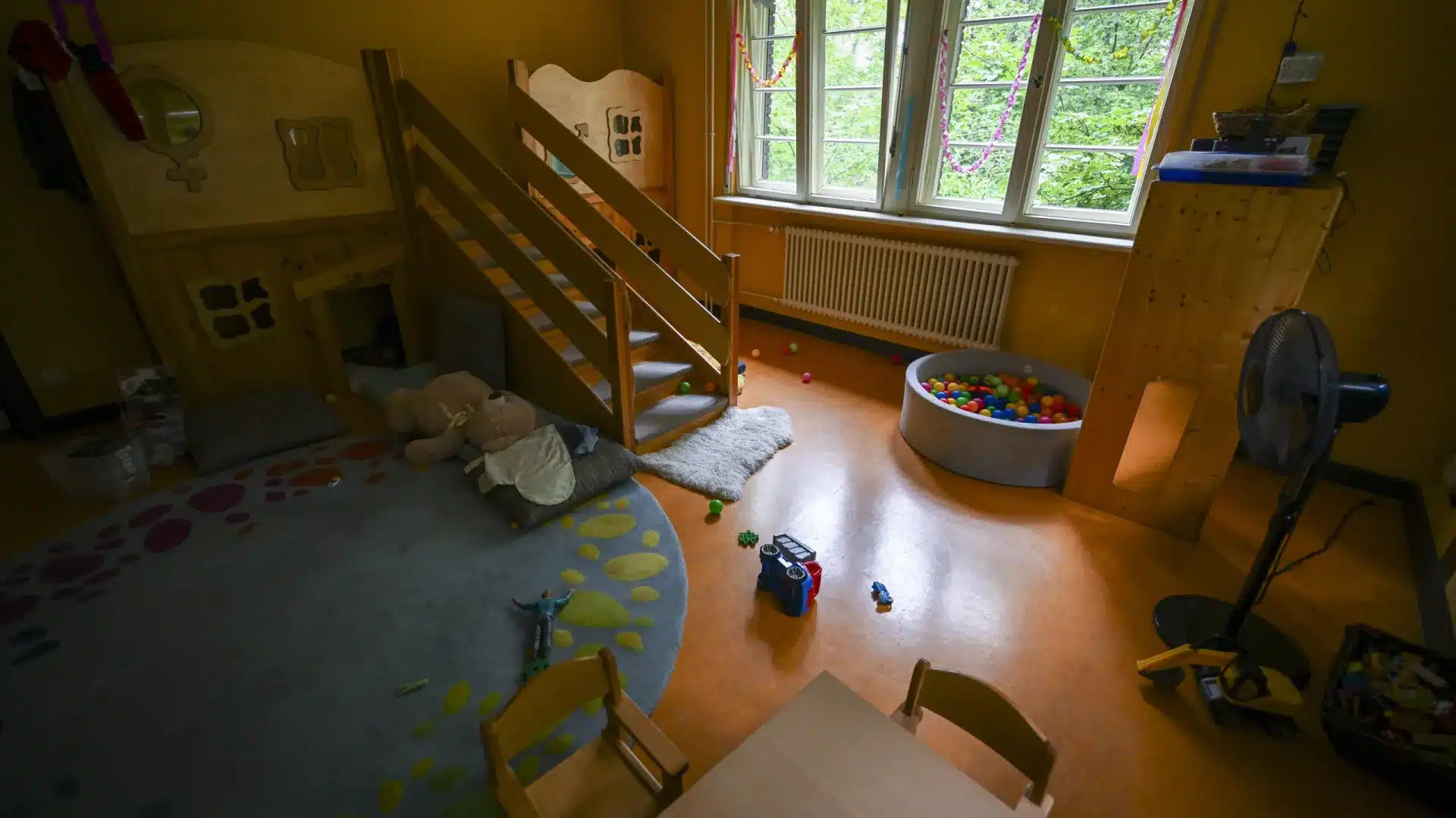 Le PS Lisboa critique l'action municipale après une plainte concernant le bruit d'une crèche.