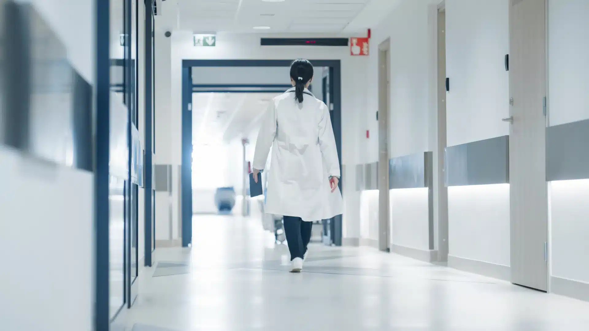 Le SIM critique les postes pour les nouveaux spécialistes et dit qu'ils sont insuffisants.