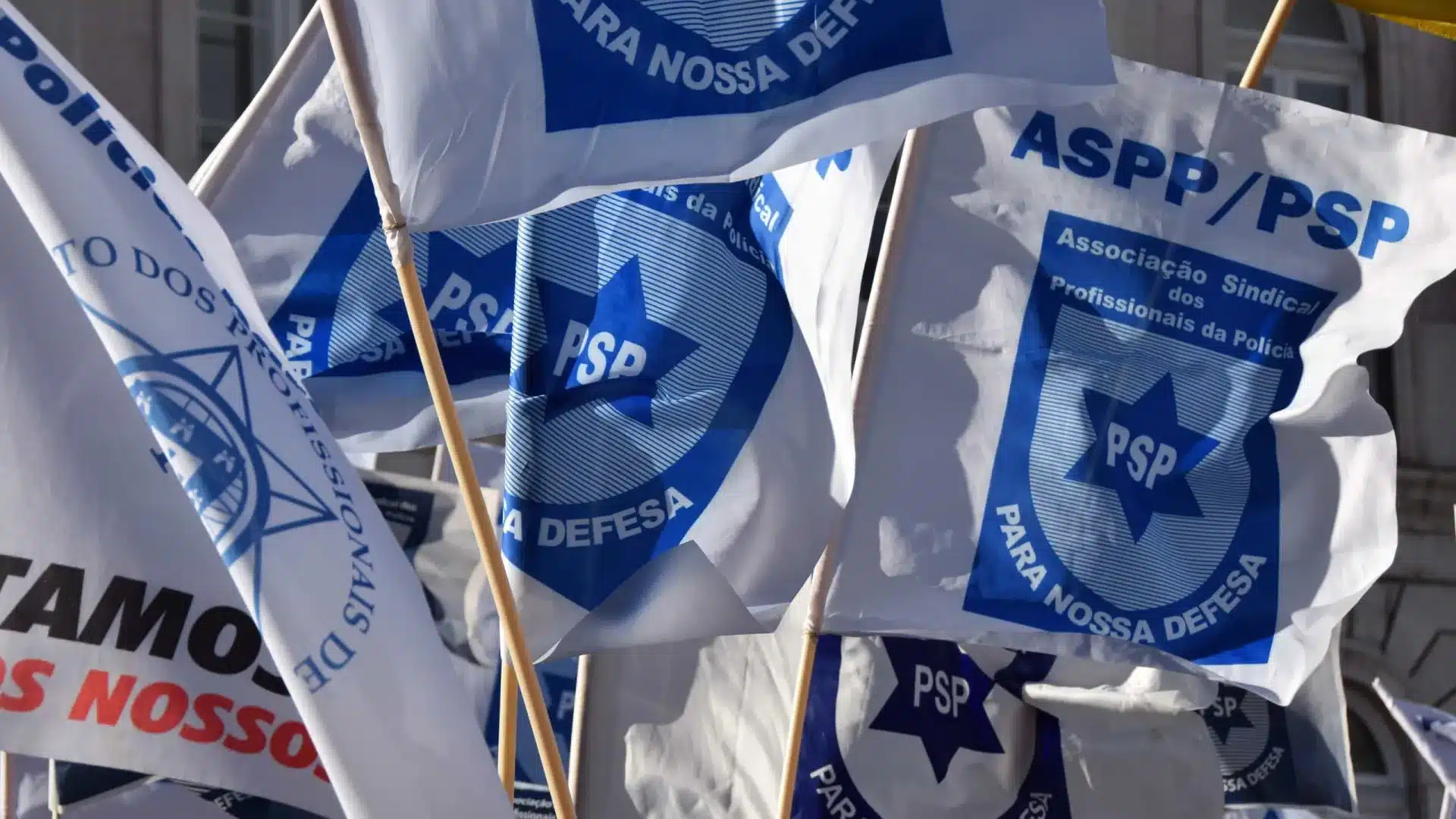 Le syndicat de la PSP dénonce "l'ingérence" du pouvoir politique à l'aéroport.