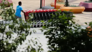 Le syndicat estime une adhésion entre 10 % et 20 % à la grève dans la distribution.