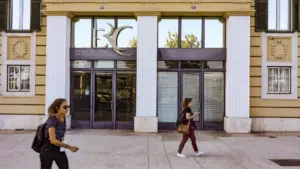 L'ERC est préoccupée par la distribution de presse et disponible pour aider.