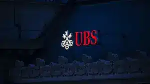 Les actions de la banque suisse UBS ont brièvement dépassé la barre des 37 euros.