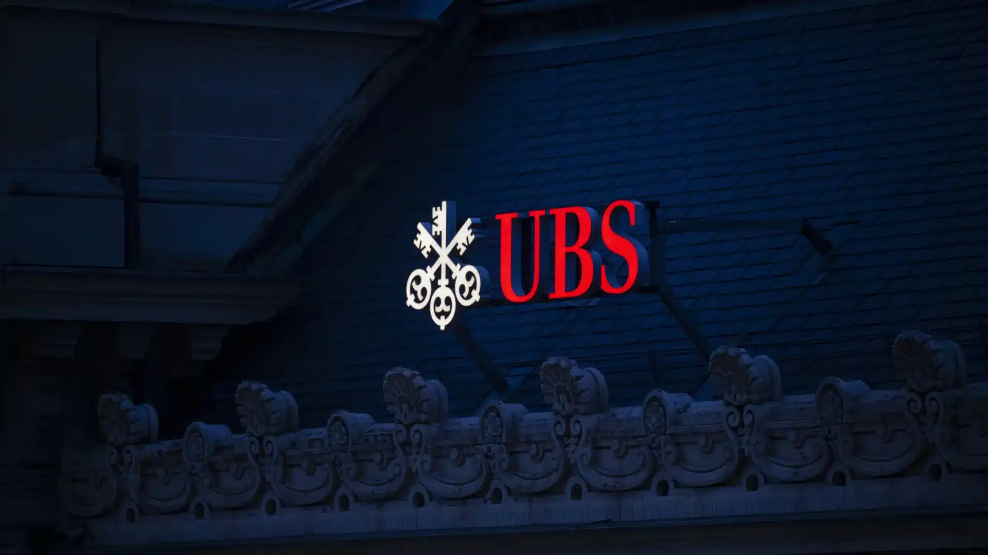 Les actions de la banque suisse UBS ont brièvement dépassé la barre des 37 euros.