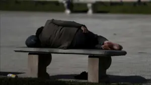 Les associations ont hébergé 500 sans-abri et aidé 50 à trouver un emploi.