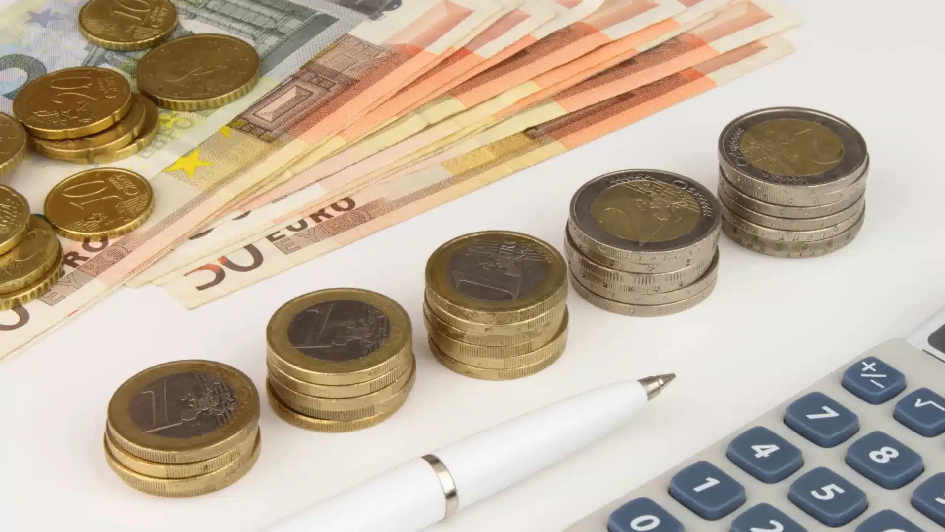 Les entreprises rapportent une nouvelle aggravation des coûts de contexte en 2024.