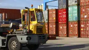 Les exportations chutent de 5,2 % et les importations de 3 % en octobre.