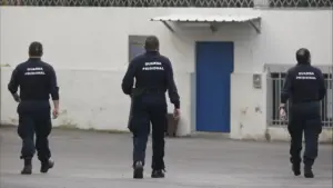 Les gardiens de prison menacent de se joindre à la grève générale "si rien ne change".