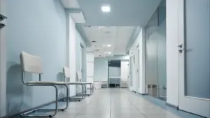 Les hôpitaux font face à une crise d'hospitalisations sociales (et il y a des impacts).