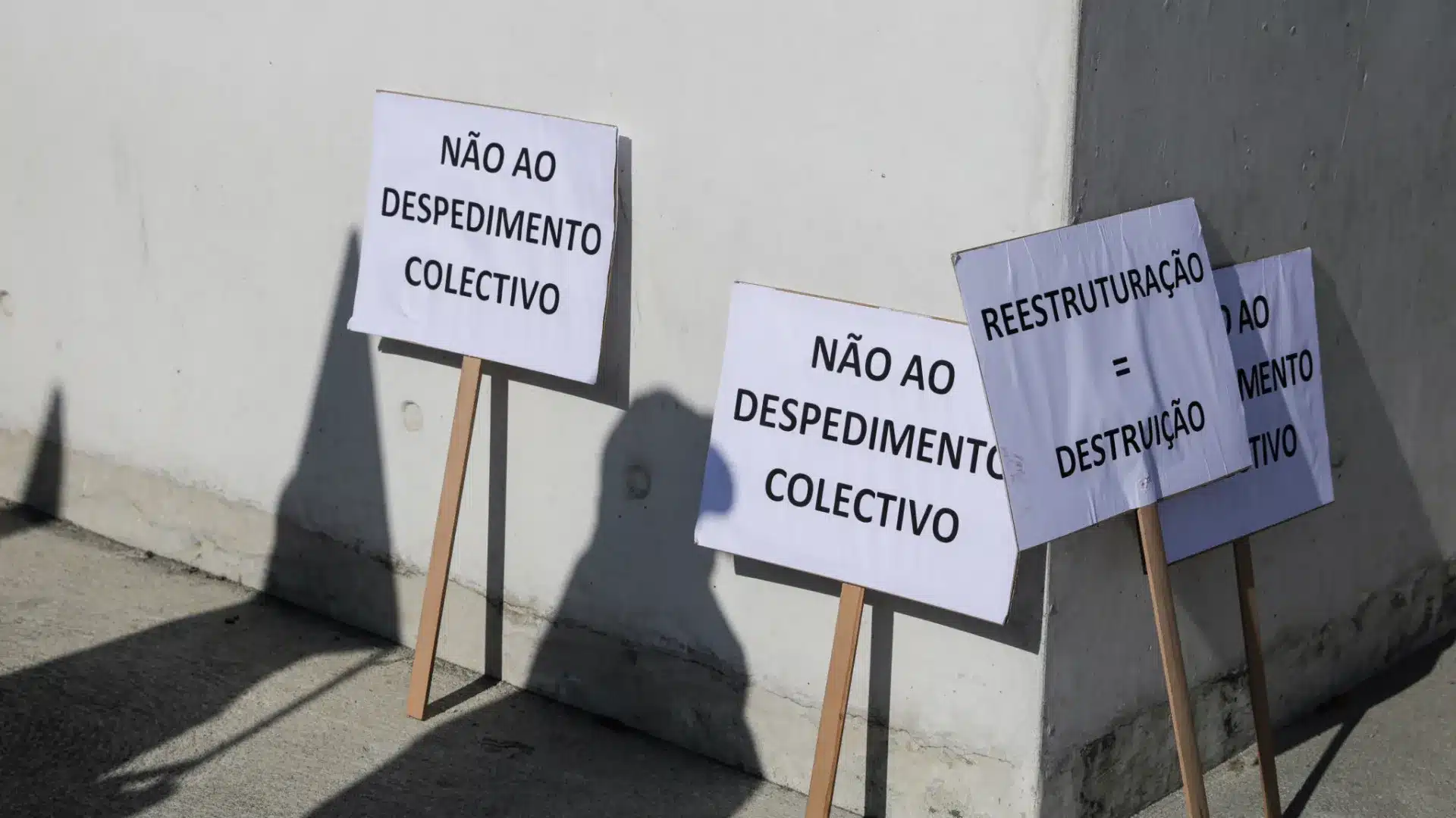 Les licenciements collectifs atteignent 5.774 et dépassent l'année entière précédente.