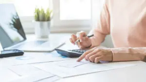 Les paiements en retard reculent à 720,6 millions d'euros jusqu'en novembre.