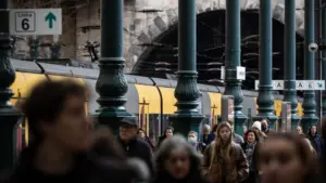 Les passagers augmentent dans les aéroports et le chemin de fer (et diminuent dans les ports)