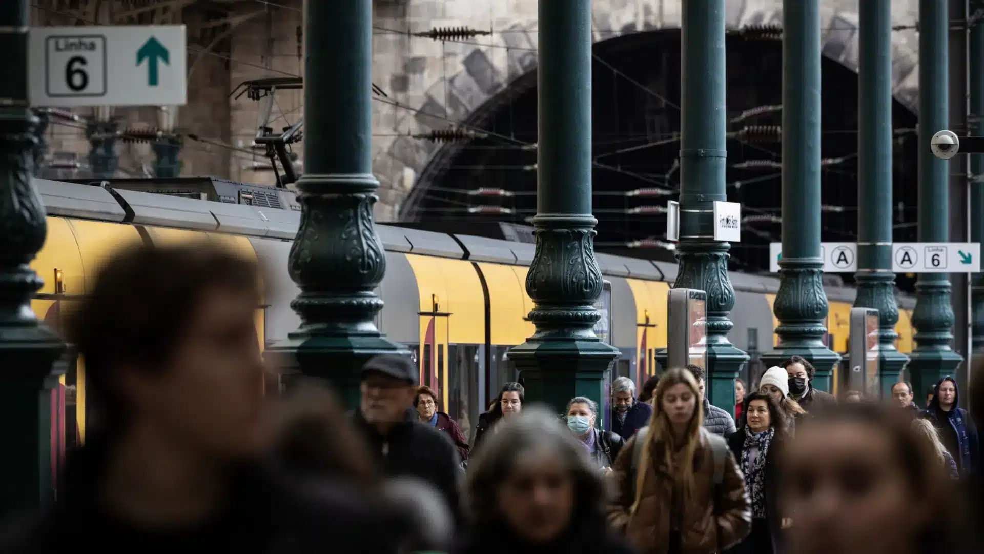 Les passagers augmentent dans les aéroports et le chemin de fer (et diminuent dans les ports)