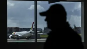 Les pilotes de l'aviation civile décident aujourd'hui s'ils participent à la grève générale.