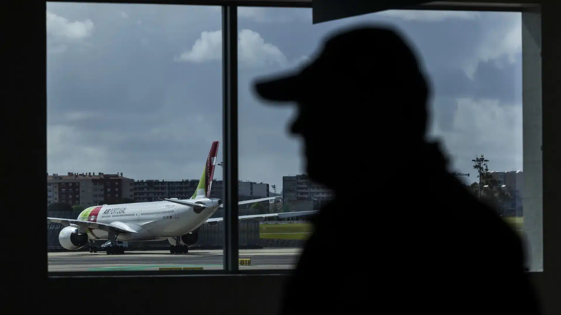 Les pilotes de l'aviation civile décident aujourd'hui s'ils participent à la grève générale.