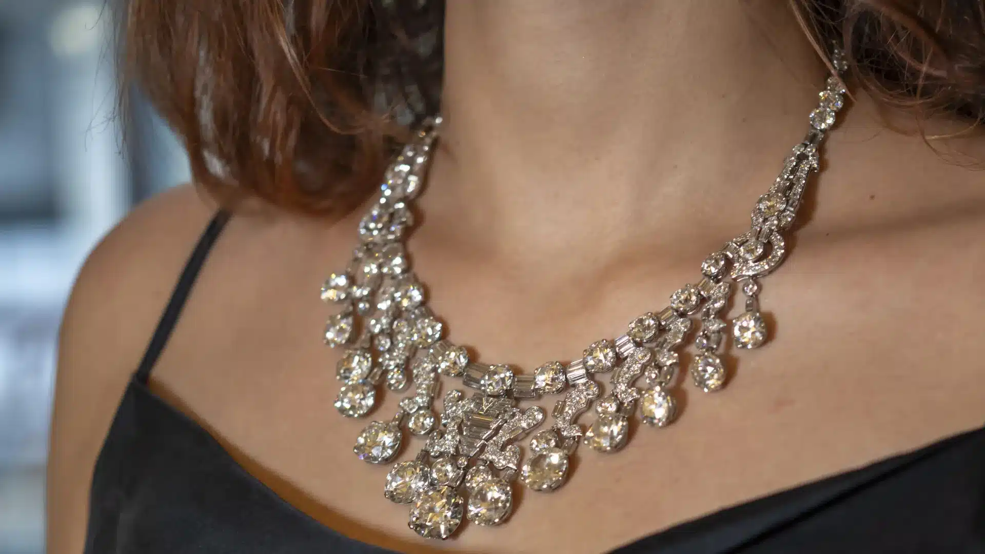 Les prix du platine s'envolent de plus de 110 % en 2025, dépassant la hausse de l'or.