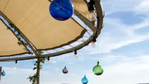 L'Espagne inflige une amende de 64 millions d'euros à Airbnb pour des annonces illégales.