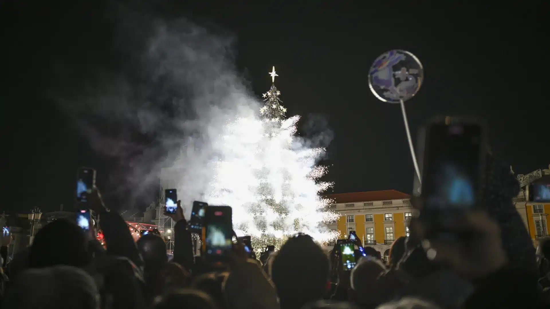 Lisbonne et Porto mènent les investissements des capitales de district pour Noël 2025.