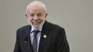 Lula célèbre l'ouverture de plus de 500 marchés d'exportation agricole et d'élevage.