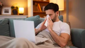 Malade ? Avec la grippe ? Trois réponses sur l'auto-déclaration d'absence (et comment la demander)