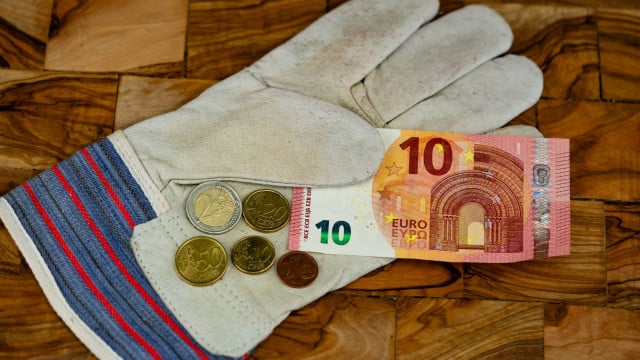 Marcelo promulgue une augmentation du salaire minimum à 920 euros en 2026.