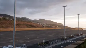 Mauvais temps annule des dizaines de vols à l'aéroport de Madère.