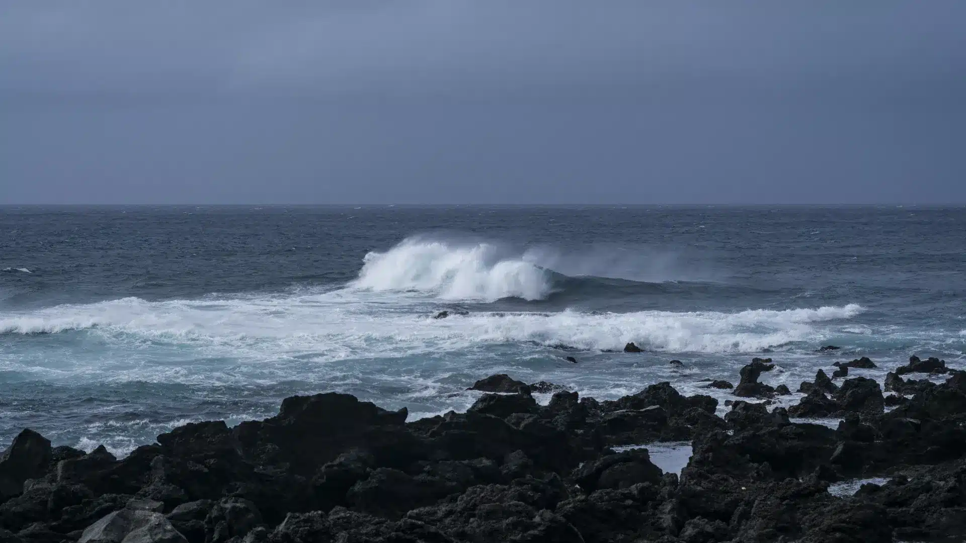 Mauvais temps. Deux personnes relogées et 11 incidents sur les îles des Açores.