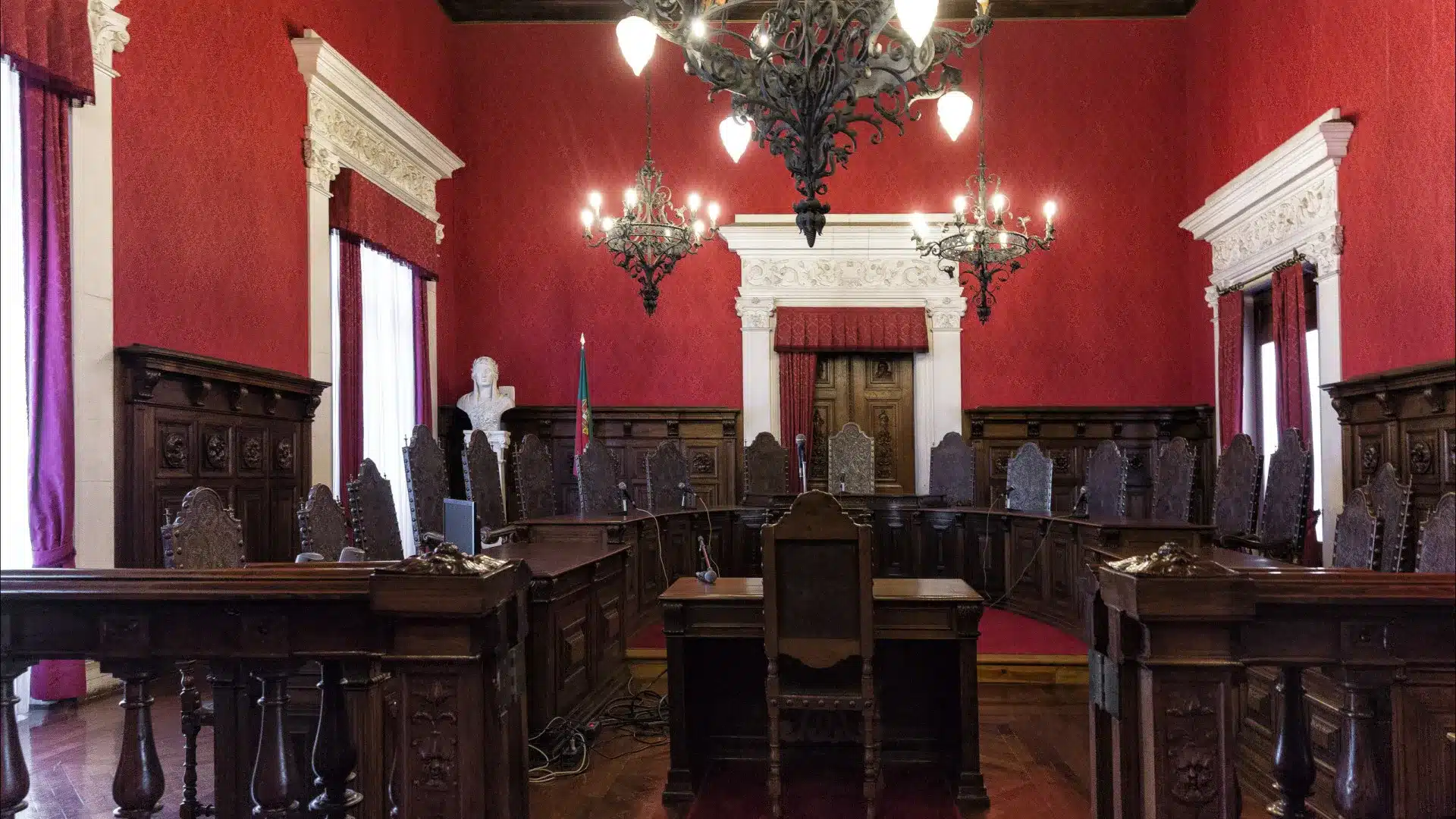 Mère condamnée à dix ans pour avoir tenté de tuer son fils à l'hôpital pédiatrique de Coimbra