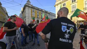 Militaires de la GNR rejoignent la manifestation de la PSP le jour de la grève générale.