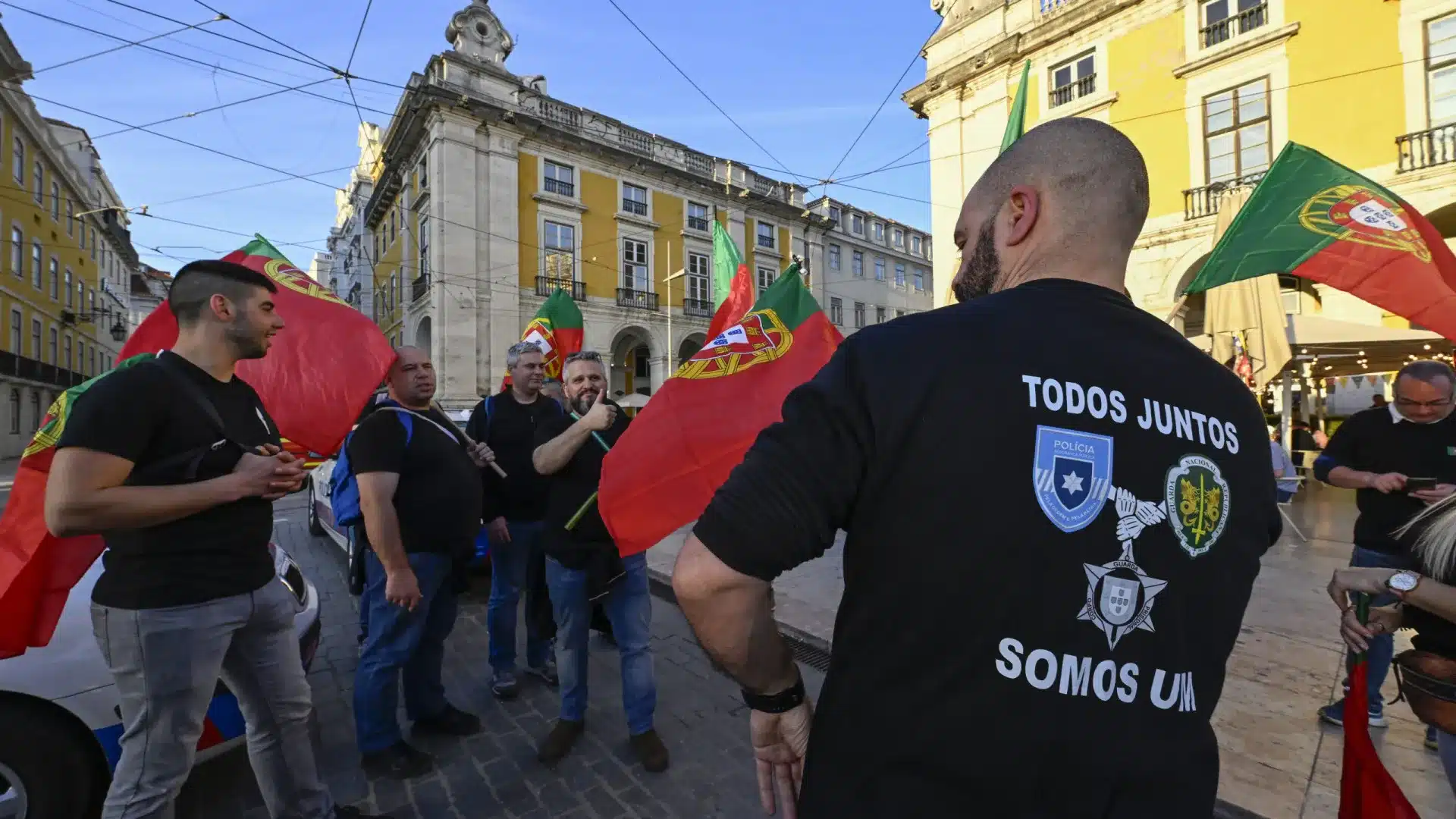Militaires de la GNR rejoignent la manifestation de la PSP le jour de la grève générale.